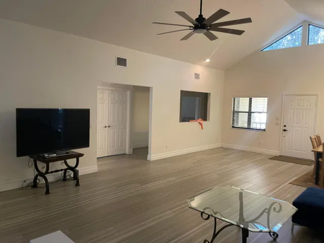 Residence photo 6