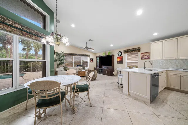  Residence photo 10