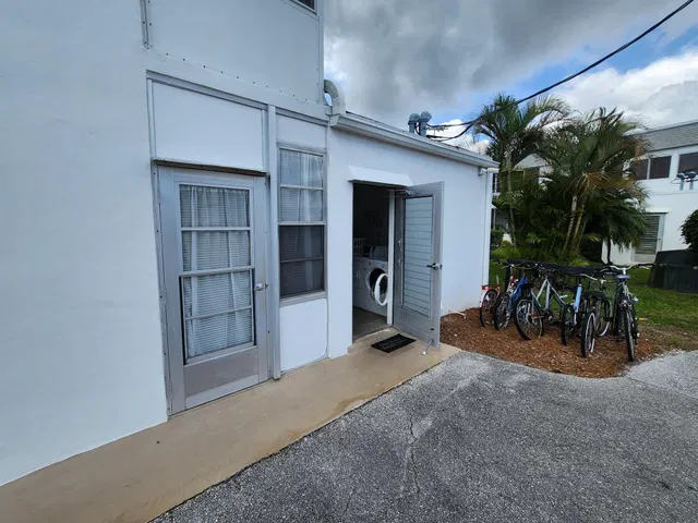 Unit 111 photo 22
