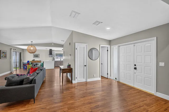 Residence photo 6