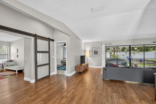Residence photo 10