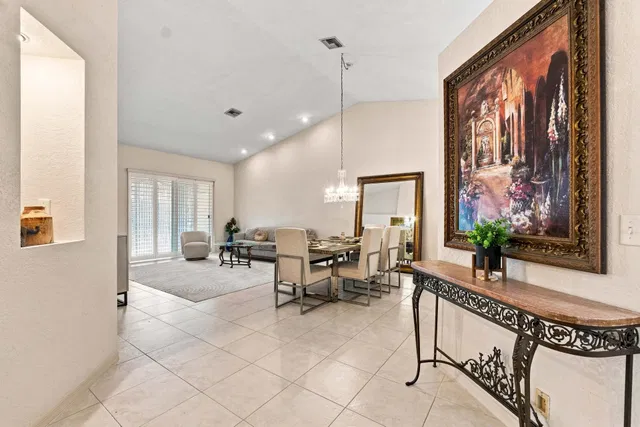  Residence photo 4