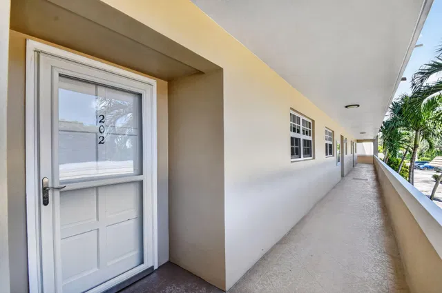 Unit 202 photo 4