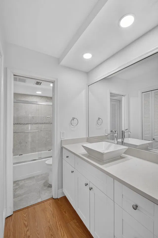 Unit 202 photo 25