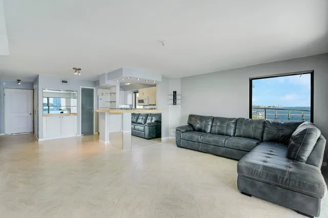 Residence photo 11