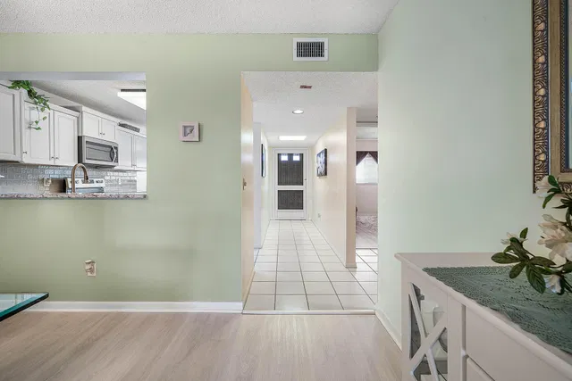 Unit 402 photo 5