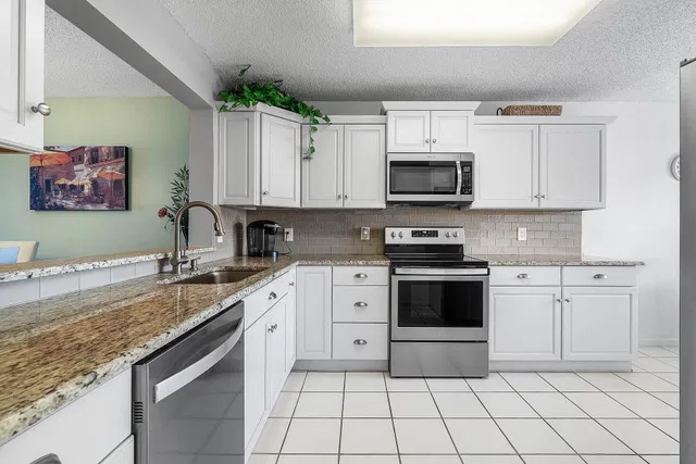 Unit 402 photo 7
