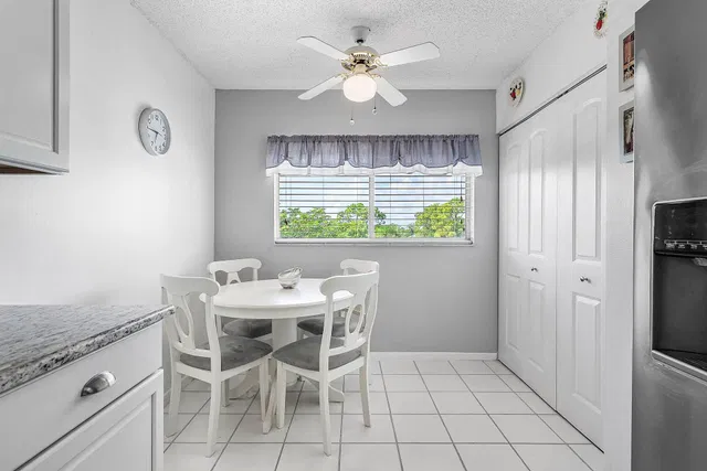 Unit 402 photo 9