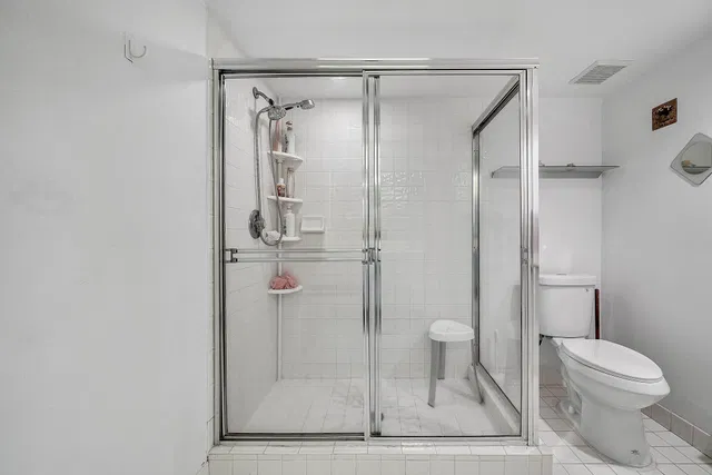 Unit 402 photo 18