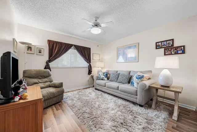 Unit 402 photo 20