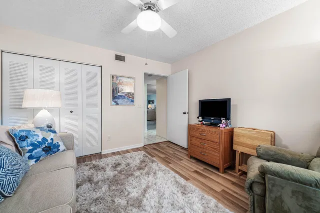 Unit 402 photo 21