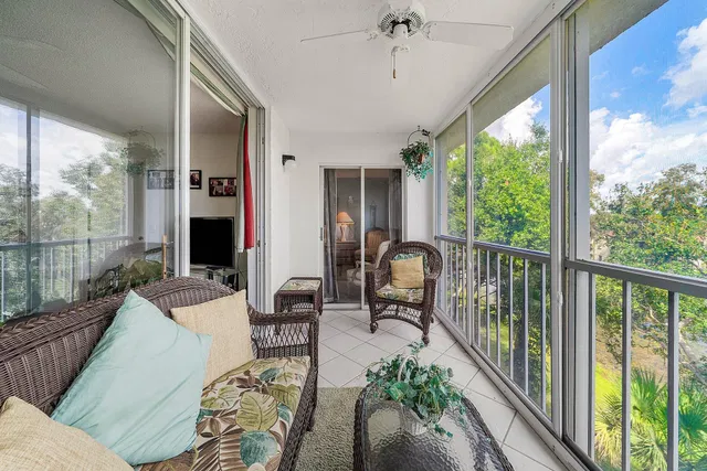 Unit 402 photo 26