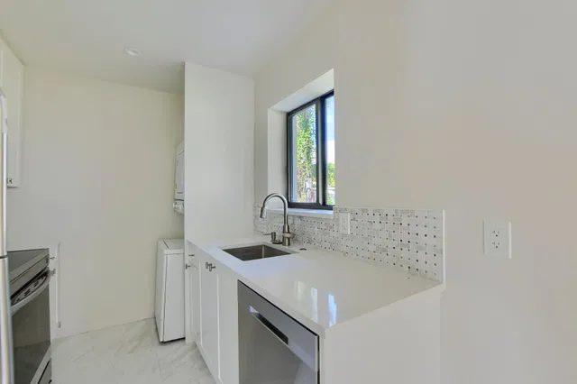 Unit C photo 6