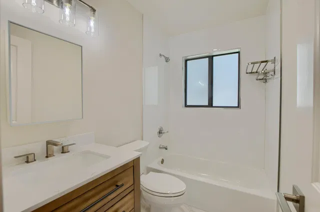 Unit C photo 10
