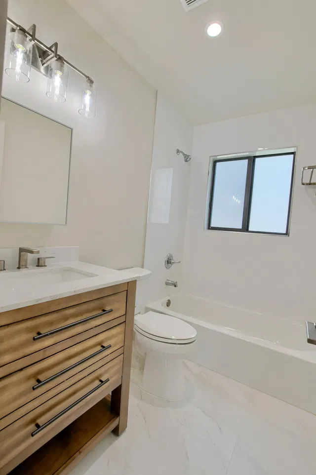 Unit C photo 11