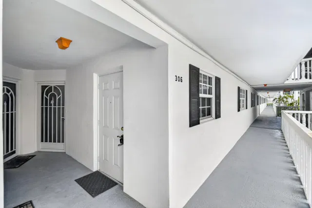 Unit Unit 306 photo 2