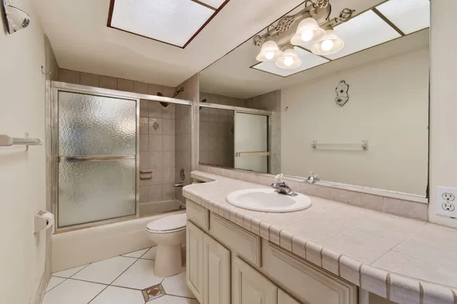 Unit Unit 306 photo 22