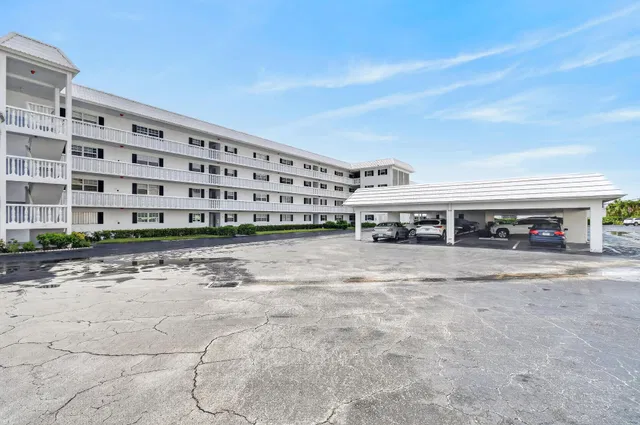 Unit Unit 306 photo 30