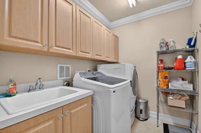  Residence photo 36