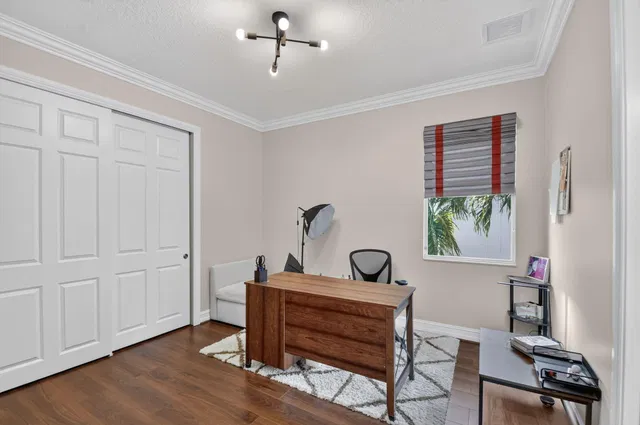  Residence photo 57