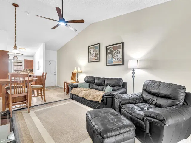 Unit L218 photo 15