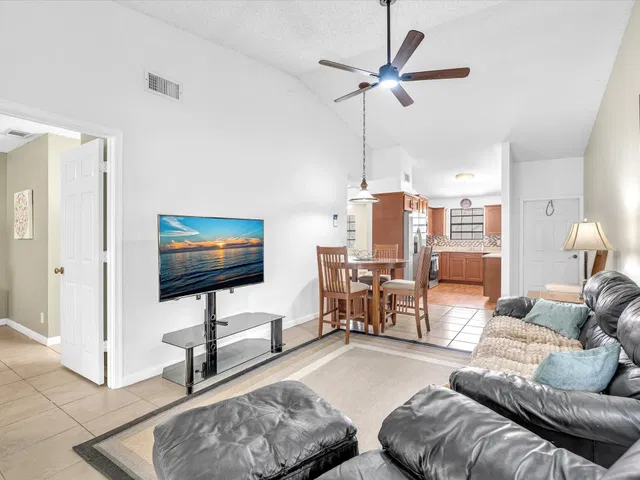 Unit L218 photo 17