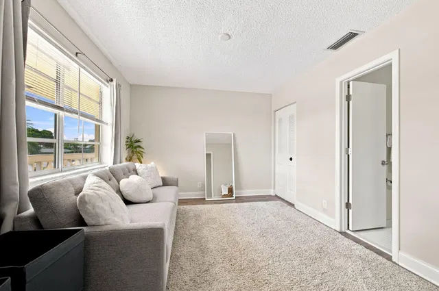 Unit 203 photo 5