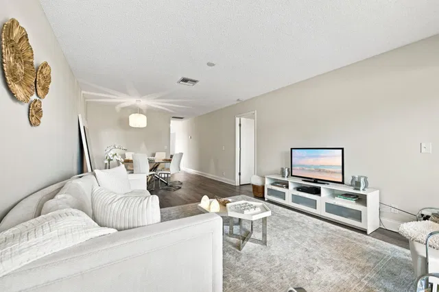 Unit 203 photo 11