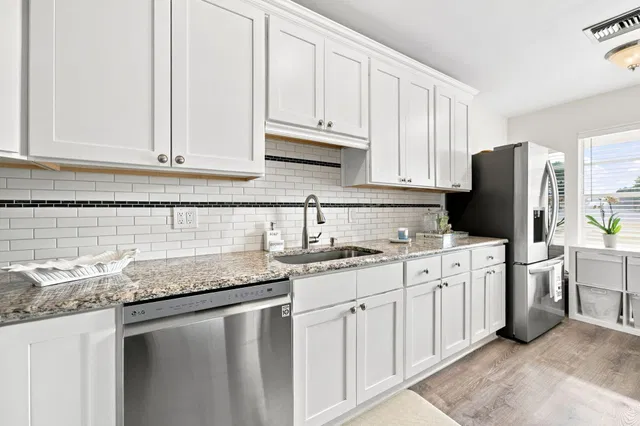 Unit 203 photo 14