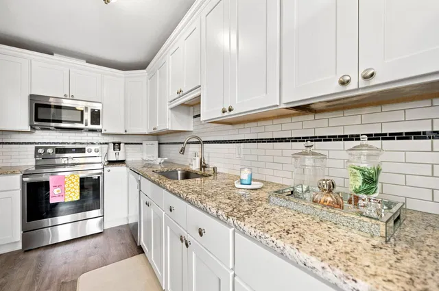Unit 203 photo 15