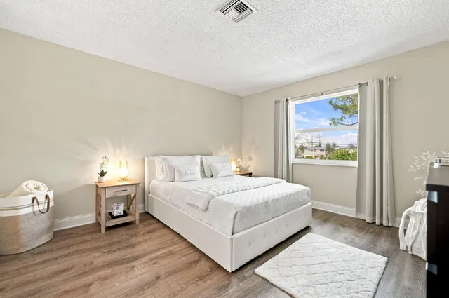 Unit 203 photo 17