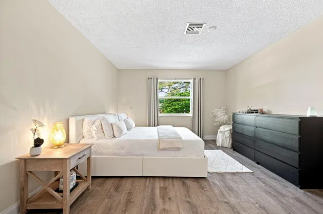 Unit 203 photo 19
