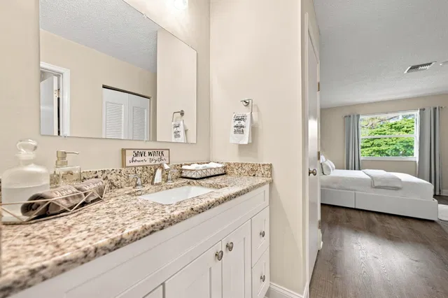 Unit 203 photo 20