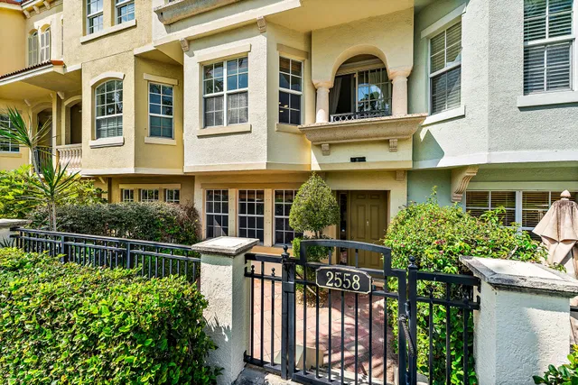 Residence photo 2