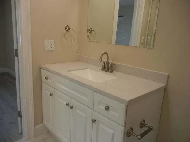 Unit E2 photo 3