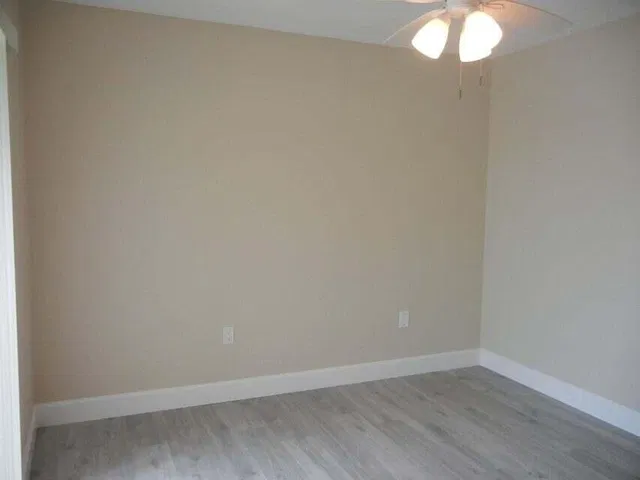 Unit E2 photo 4