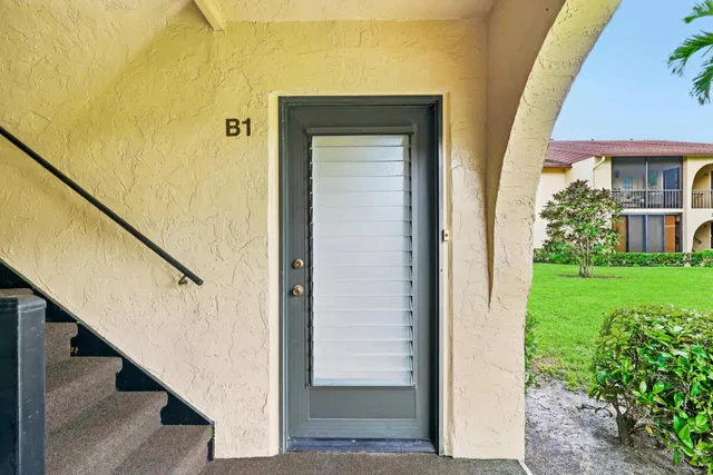 Unit B-1 photo 3