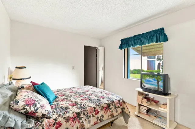 Unit B-1 photo 20
