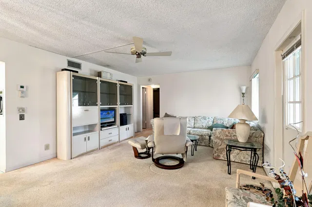 Unit B-1 photo 24