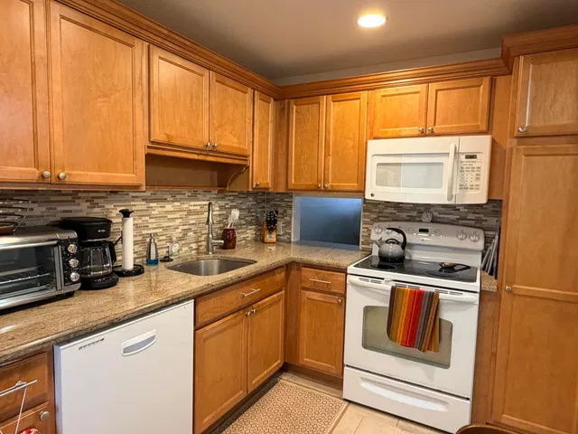 Unit 307 photo 2
