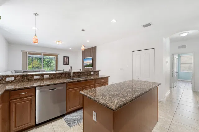 Residence photo 22