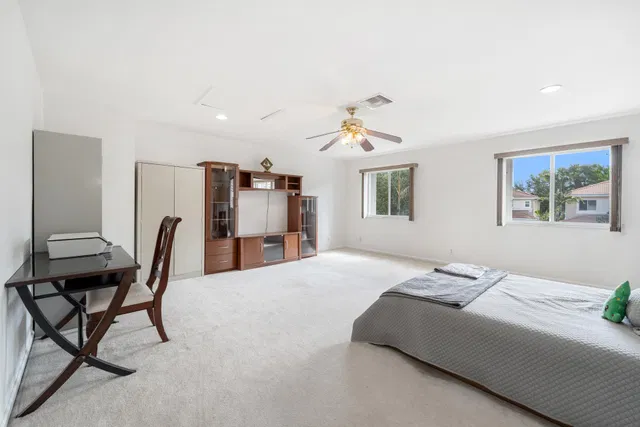 Residence photo 33