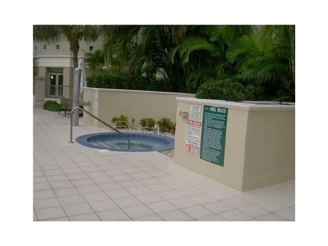 610 Clematis Unit 723 photo 18