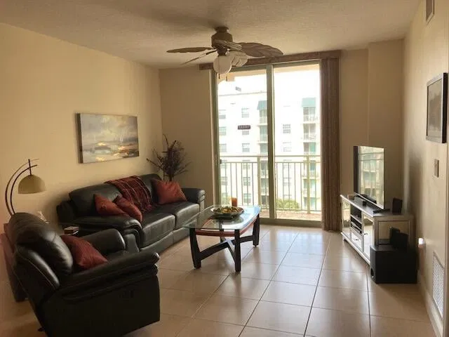 610 Clematis Unit 723 photo 24