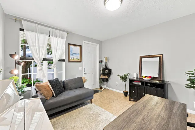  Residence photo 9