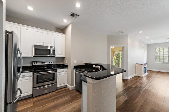  Unit 204 photo 5