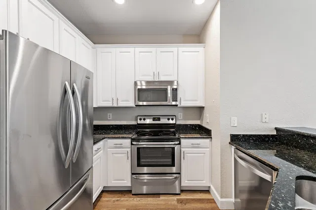  Unit 204 photo 6
