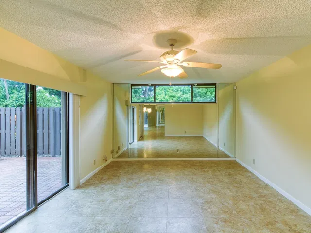 Unit Apt D photo 4