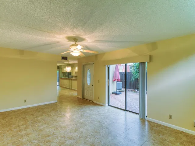 Unit Apt D photo 7