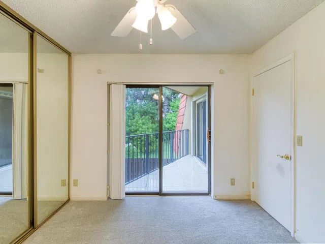 Unit Apt D photo 29